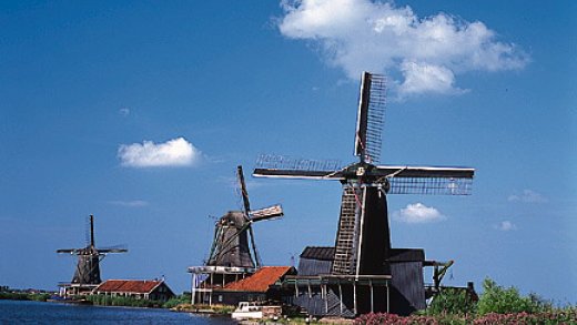 Bojuje Sisyfos s větrnými mlýny?